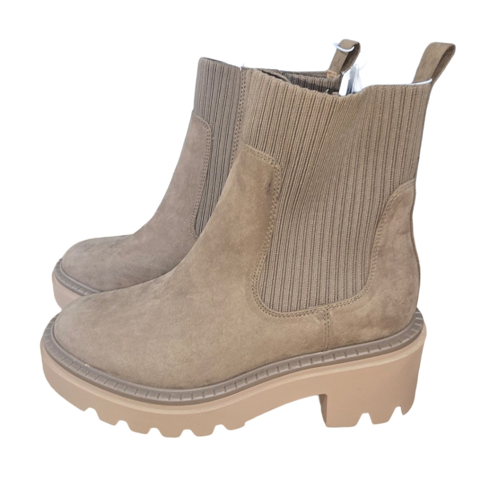 NWT Universal Thread Tan Suede Ankle Boots, Size 9.5